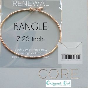 **SALE** NIP Rose Gold teardrop bangle CORE